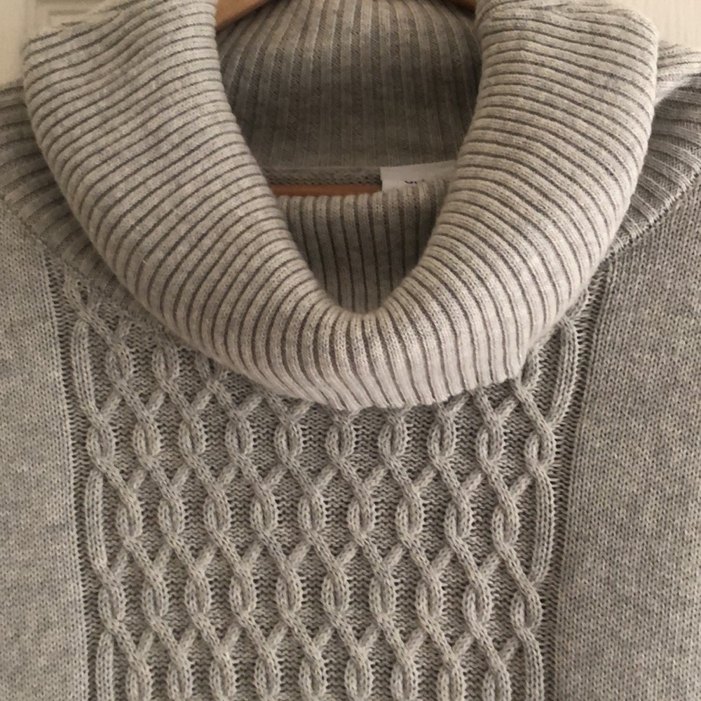 EUC- CAbi Heather Gray Cableknit Poncho Sweater
